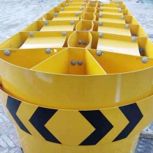 科陽(yáng)可導(dǎo)向防撞墊高速公路匝道減速防護(hù)墊隧道口沖撞減震緩沖護(hù)欄